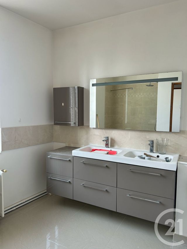 maison à louer - 4 pièces - 91.7 m2 - LA CHAUSSEE D IVRY - 28 - CENTRE - Century 21 Agence De Diane