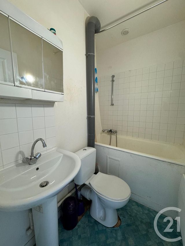 Appartement F1 à louer - 1 pièce - 15.0 m2 - EZY SUR EURE - 27 - HAUTE-NORMANDIE - Century 21 Agence De Diane