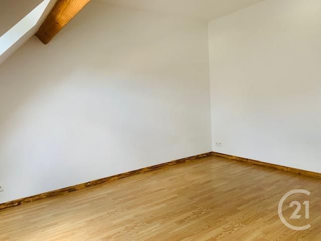 Afficher la photo en grand Appartement F3 à louer - 3 pièces - 50.0 m2 - OULINS - 28 - CENTRE - Century 21 Agence De Diane