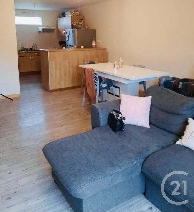 Afficher la photo en grand Appartement F3 à louer - 3 pièces - 50.0 m2 - OULINS - 28 - CENTRE - Century 21 Agence De Diane